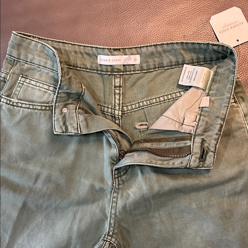 Altar’d State Green Frayed Hem Jeans, size 25”, NWT - Picture 5 of 7